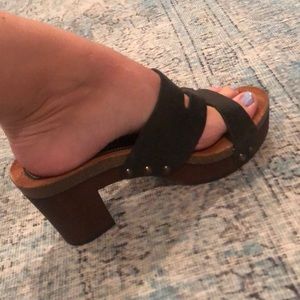 Sbicca black leather platform sandals